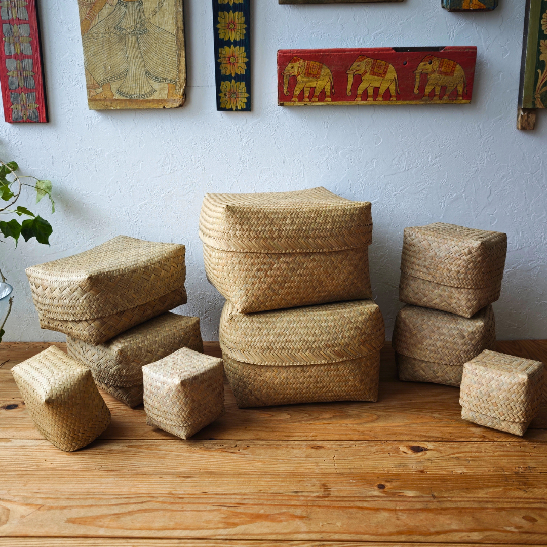 タイ製 植物の蔓で職人が作ったかご タイ南部】クラチュー（水草） ｜熟練の職人が編んだ蓋つきかご