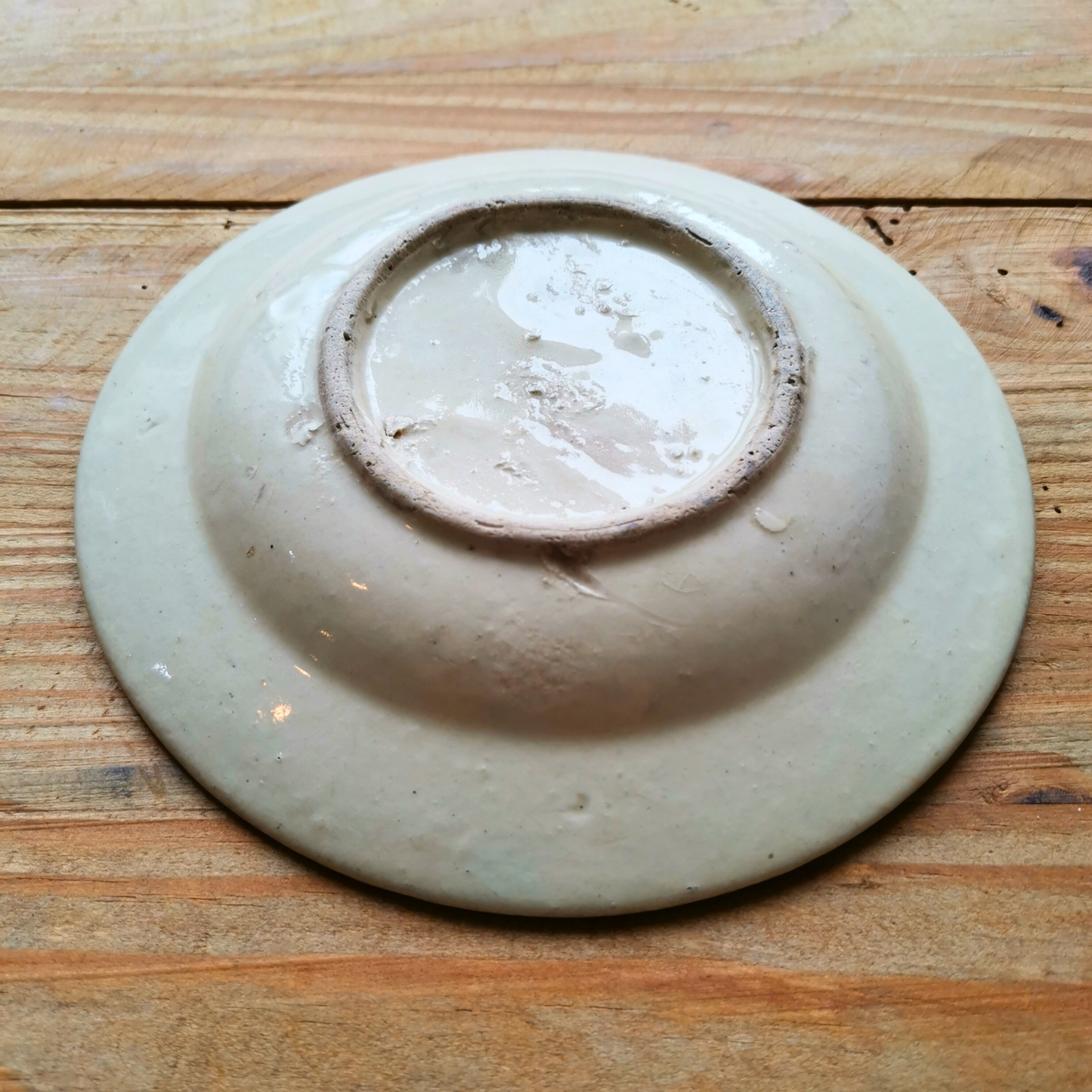 ベトナムヴィンテージ　ソンべ焼き　ライティウ焼き　花柄　黒色中皿Ｂ