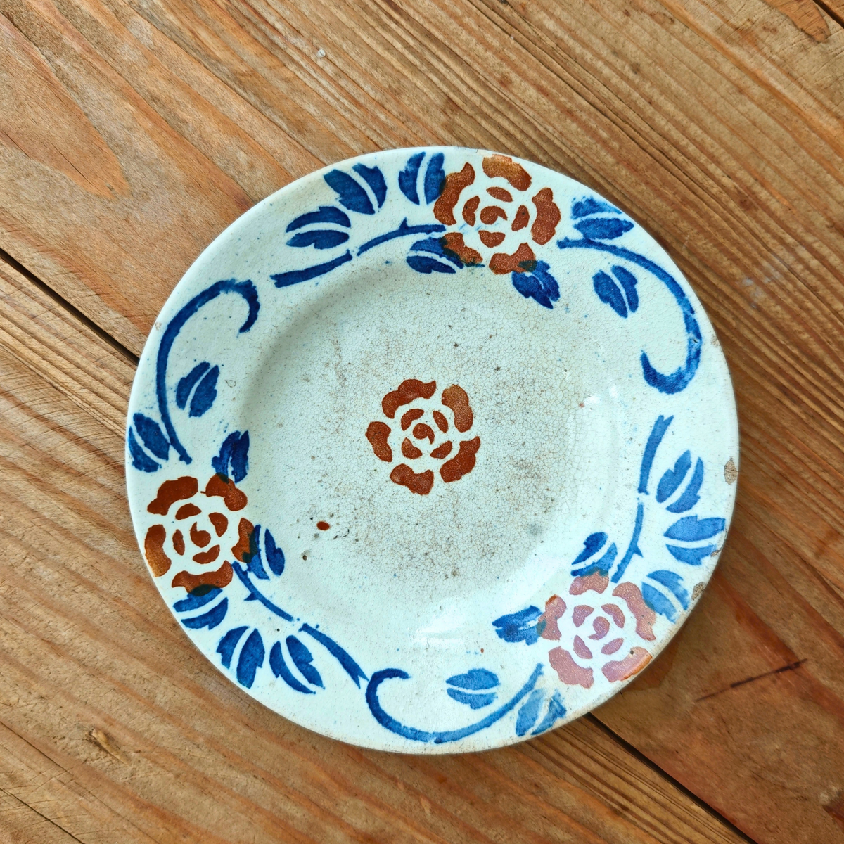 ベトナムヴィンテージ　ソンべ焼き　ライティウ焼き　中皿　青×茶がおしゃれ　バラのステンシル