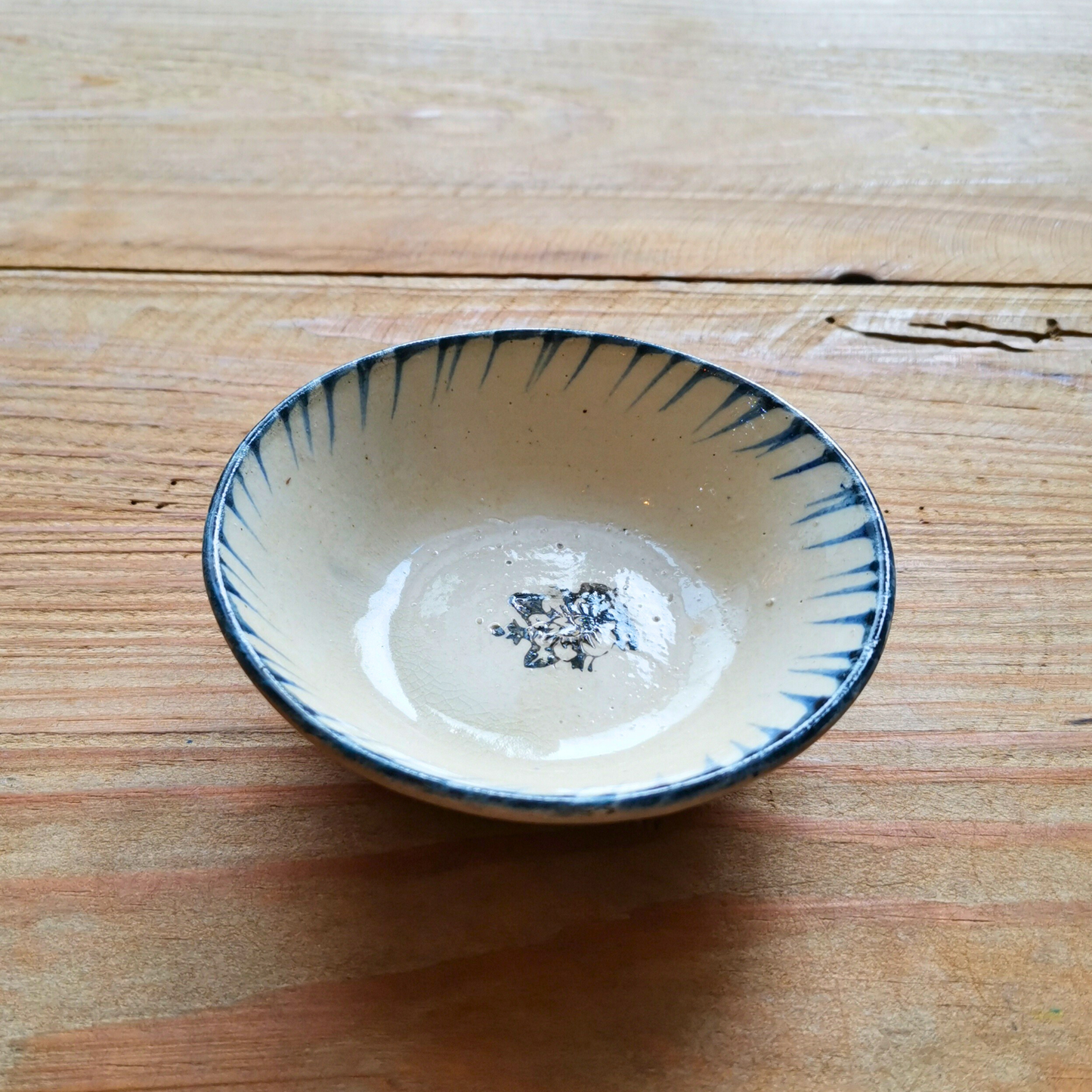 ベトナムヴィンテージ　ソンべ焼き　ライティウ焼き　花柄　ブルー　豆鉢A