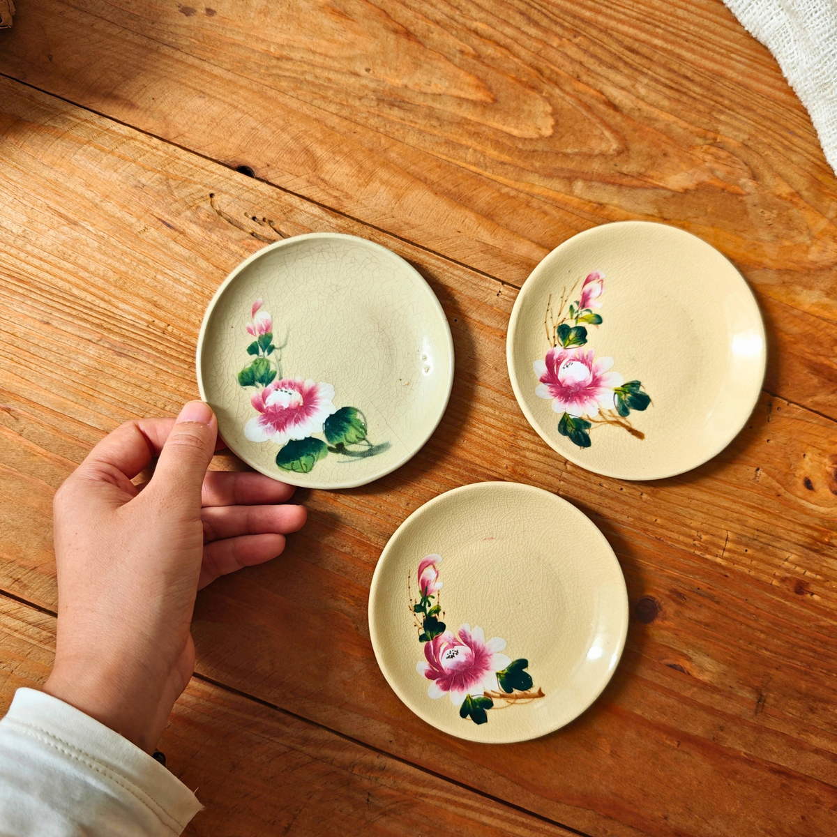 ベトナムヴィンテージ　ソンべ焼き　ライティウ焼き　花柄　小皿　平皿（ピンク）